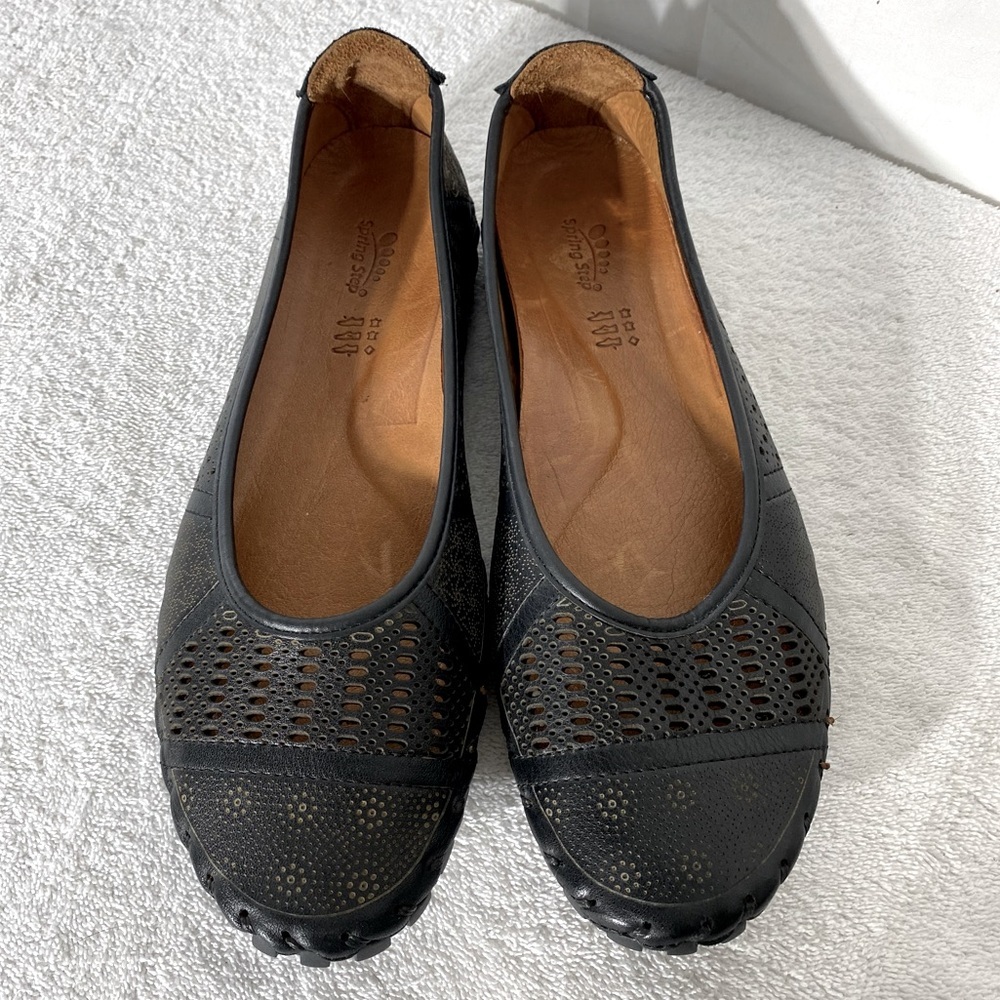 Vintage Spring Step Black Leather Laser Cut Slip On Ballet Flats 41